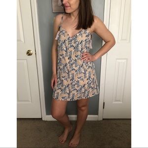 NWT Lulu’s shift dress with tie straps